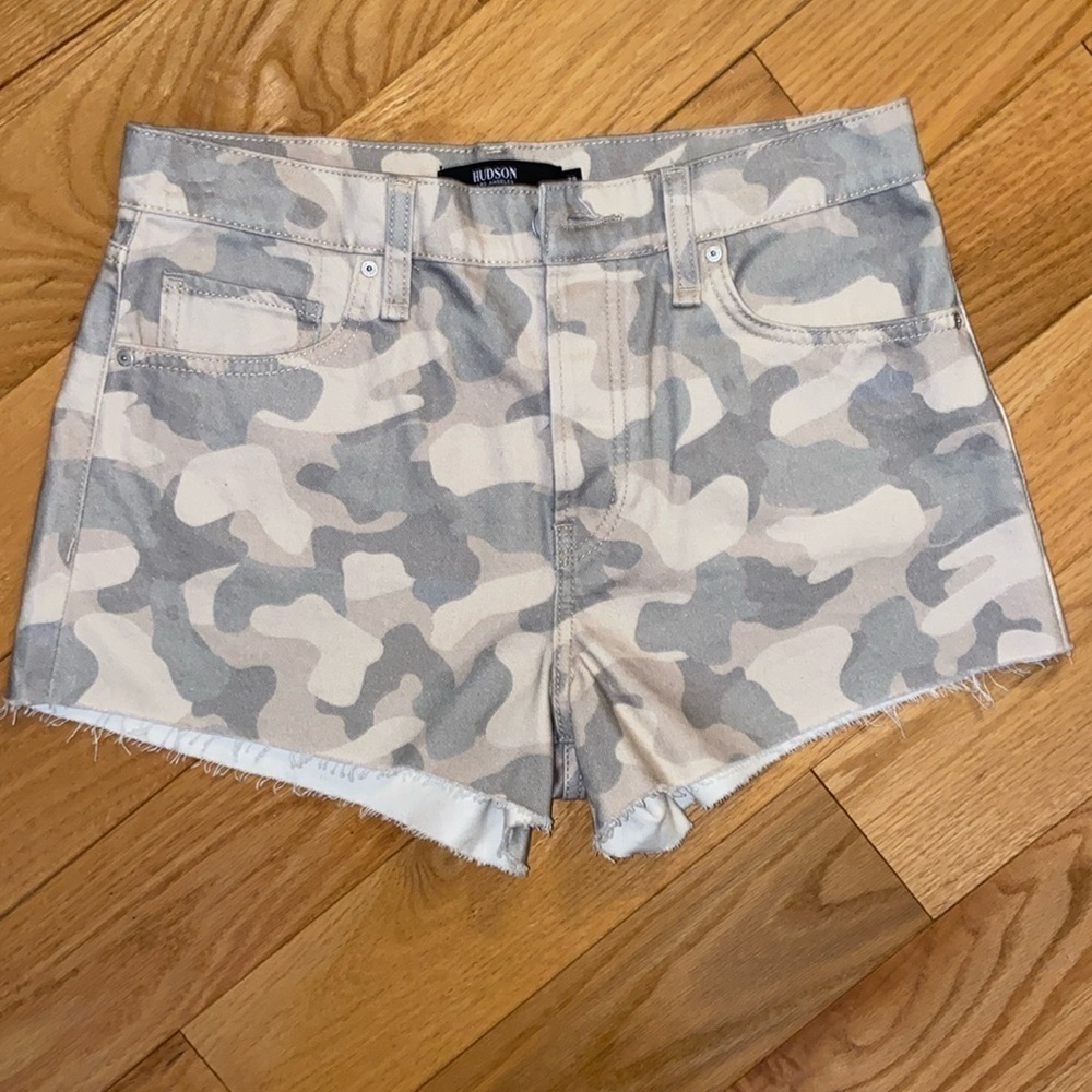 NWOT Hudson Lori High Rise Short in size 28 - Picture 8 of 13